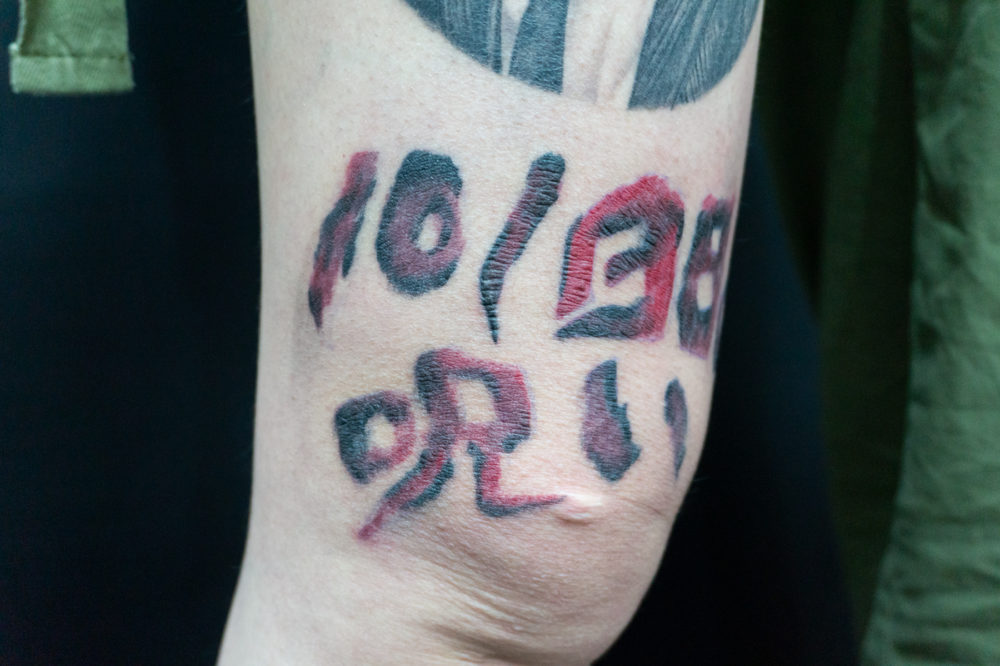 「101回目の呪い」血文字のタトゥー